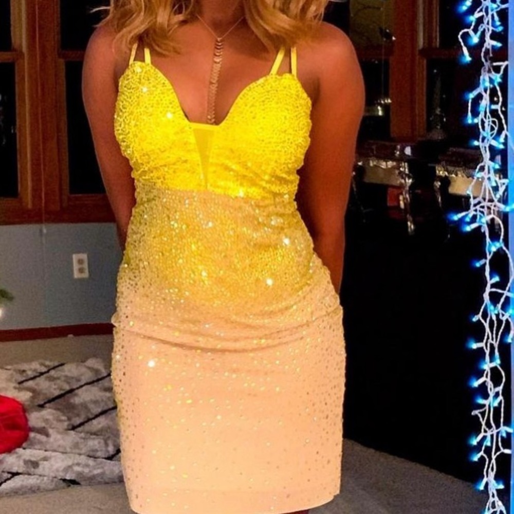 Hot Miami Styles Nude Iridescent Sequin
Dress S